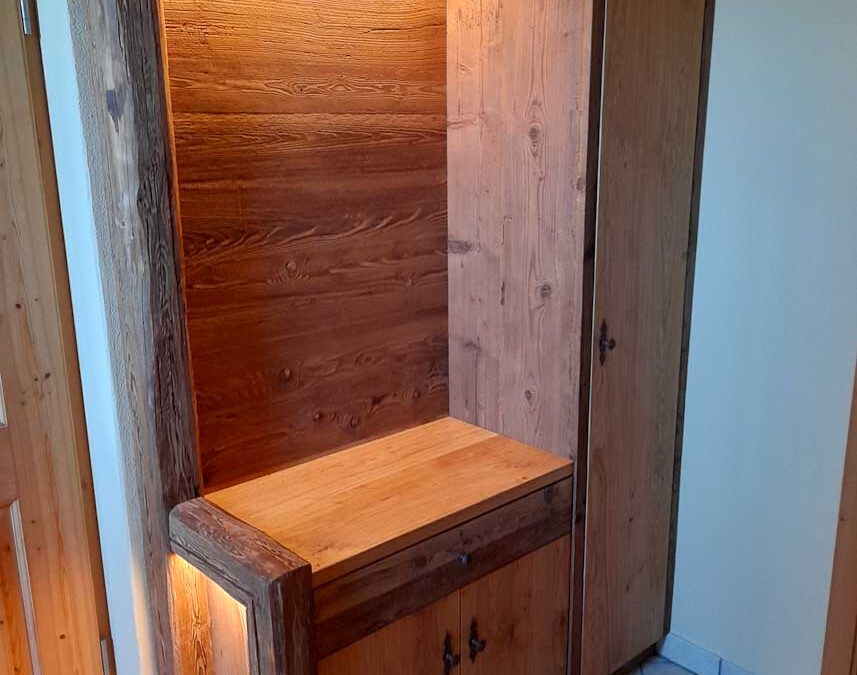 Garderobe aus Altholz