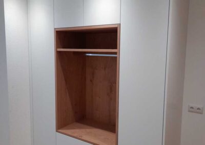 Garderobe in RAL-Lackierung