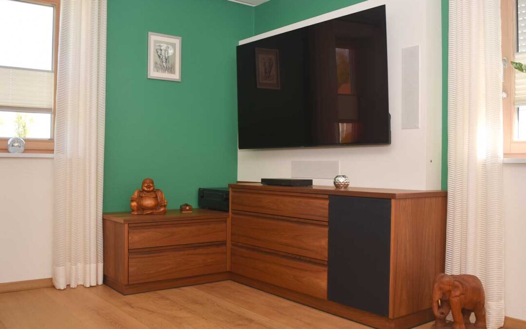 TV-Board mit Tisch